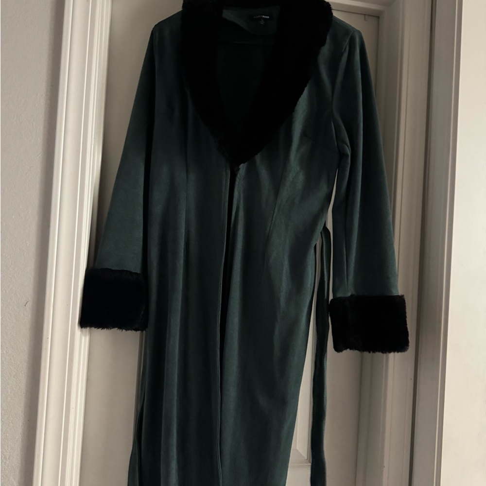 Fashion Nova Black and Green Plush Robe